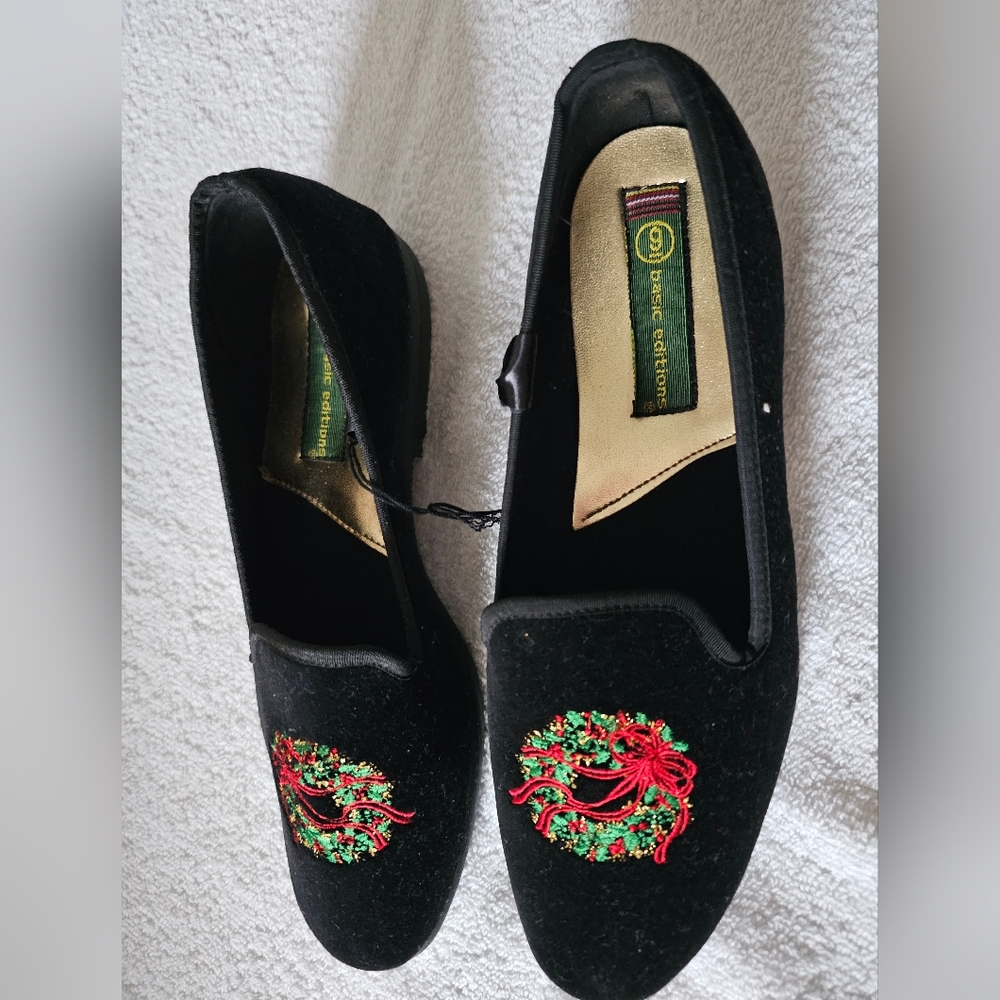 Black Embroidered Women's Shoes With Wreath